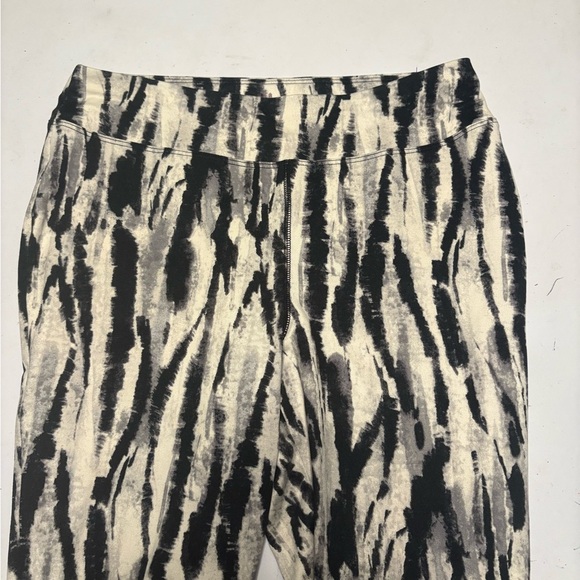 New Directions Women’s Black and Gray Leggings Set - Picture 9 of 13